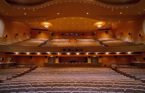 Six Great Reasons to Become a Broadway Theatre